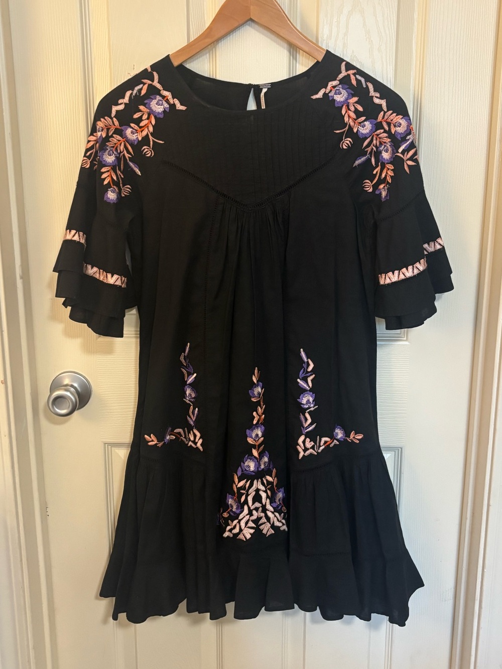 Free People Embroidered Black Mini Dress XS – Fall Boho Floral Back‑to‑School - Picture 3 of 8